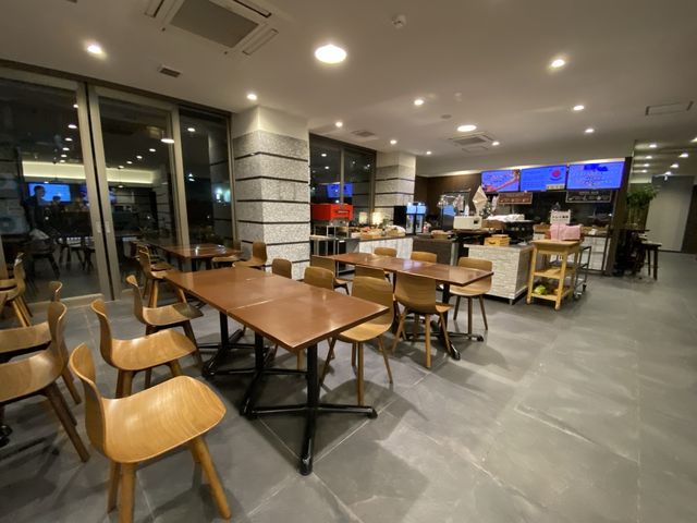 ホテル会員になるとアルコールも飲み放題？『The BREAKFAST HOTEL 福岡天神』