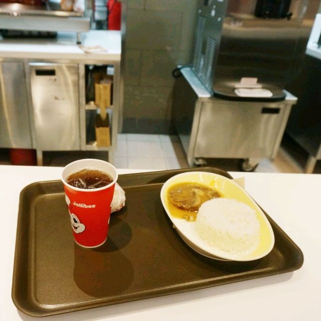 🍛마닐라 오카다 호텔에서 저렴하게 한끼 먹기 좋은 졸리비