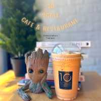 10 SCALE CAFE : คาเฟ่เล็กๆ ซอยมังกร 