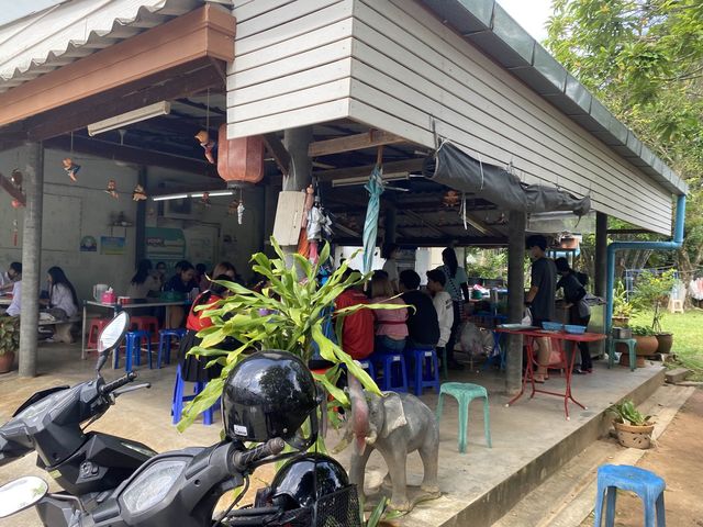 ก๋วยเตี๋ยวต้มยำหมูย่าง ร้านดังย่าน ม อ 