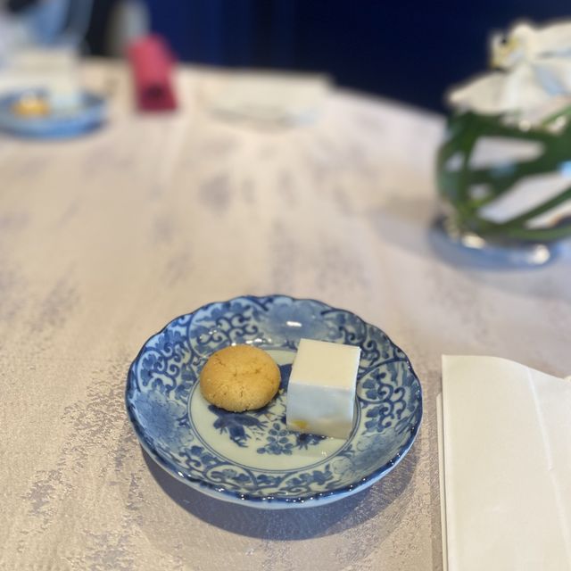 文華廳新裝潢 氣派典雅 深藍配香檳金