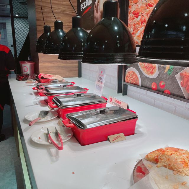 必勝客歡樂吧 🖌 菜色豐富、價格親民，聚餐的好選擇