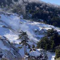 雪景色の万座温泉・空吹