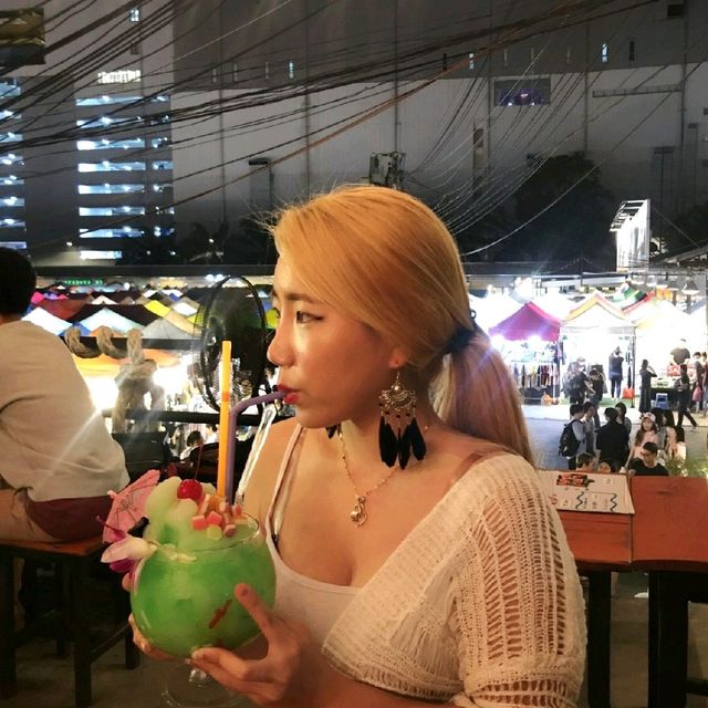 방콕 추억 속으로 사라진 딸랏롯파이2 야시장