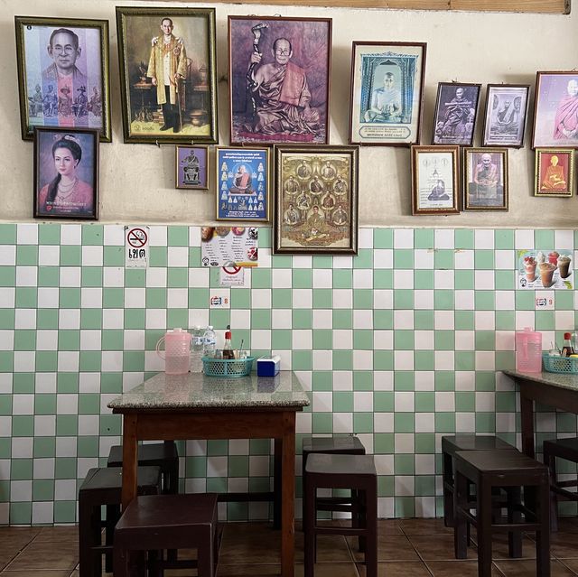 บะหมี่เป็ด ร้านอร่อยยาวนานกว่า 50 ปี