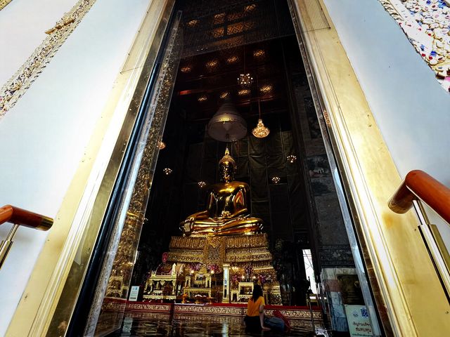 วัดสุทัศนเทพวราราม สถาปัตยกรรมงามต้นรัตนโกสินทร์