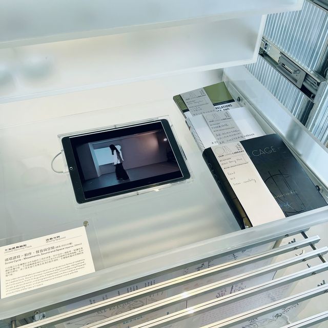 玻璃屋藝術圖書館