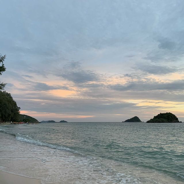 หาดนางรำ อ.สัตหีบ จ.ชลบุรี