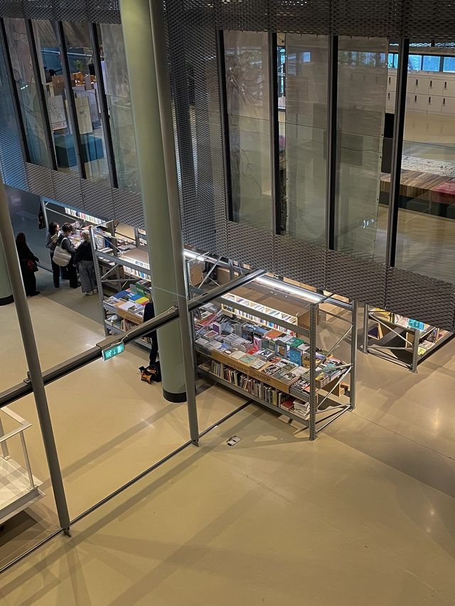 눈이 즐거운 로테르담 현대미술관, Het Nieuwe Instituut