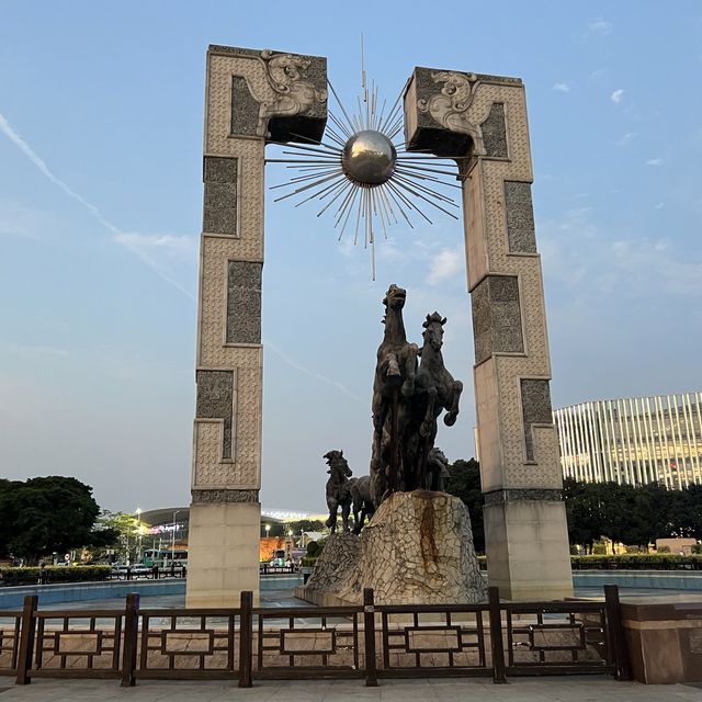 深圳龍華：打卡文化廣場