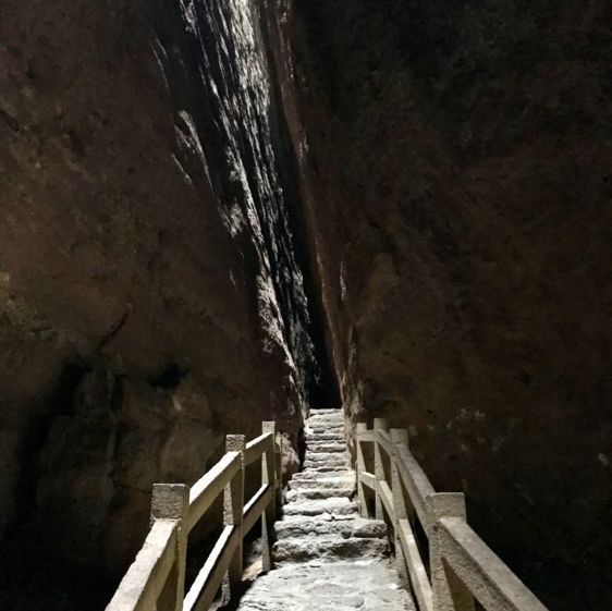 The Caves of Thin Strip of Sky, Wuyi Mountain