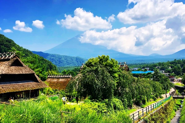 富士の麓にある茅葺屋根の集落 Trip Com 山梨の旅のブログ