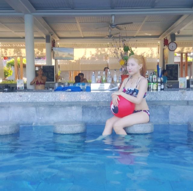 다낭 풀빌라 프리미어빌리지 미케비치 앞에서 수영하기