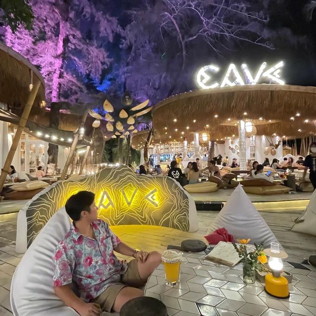 Dinner กับ Cave 🏖🛖🎇 นั่งชิว จิบแอล ทานอาหาร