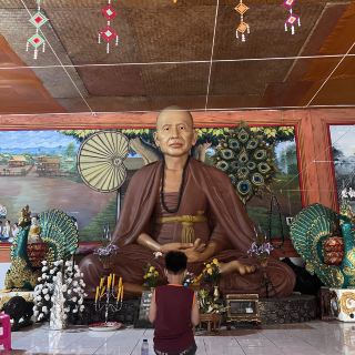 A good day to pay respect to Phra Khru Ba Sriwichai 🙏🏻