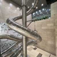 ✈️ Changi Airport tallest slide 