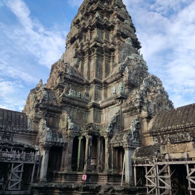 Climbing the tower of Angkor Wat