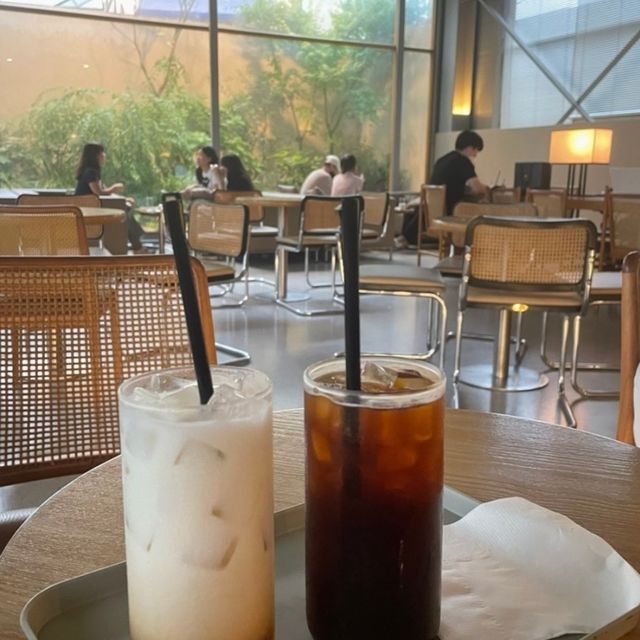 전포 대형 창고형 카페
