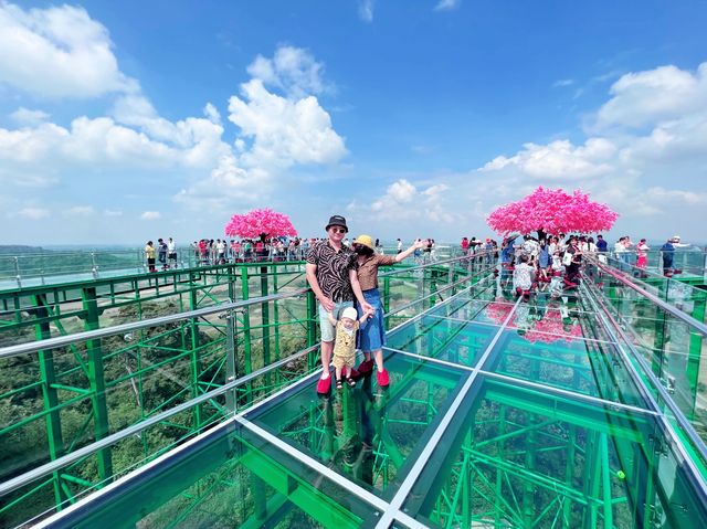 SkyWalk วัดพระธาตุผาเงา วิว 3 แผ่นดิน 