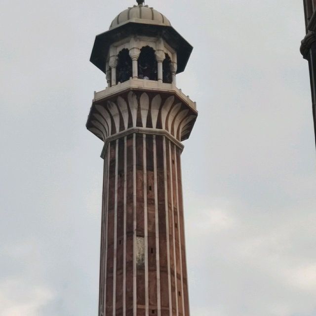 Magnificent yet crowded mosque of Mughal era