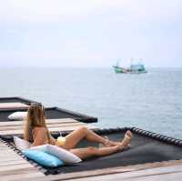 คาเฟ่และที่พักวิวสุดปังริมทะเลแสมสาร 