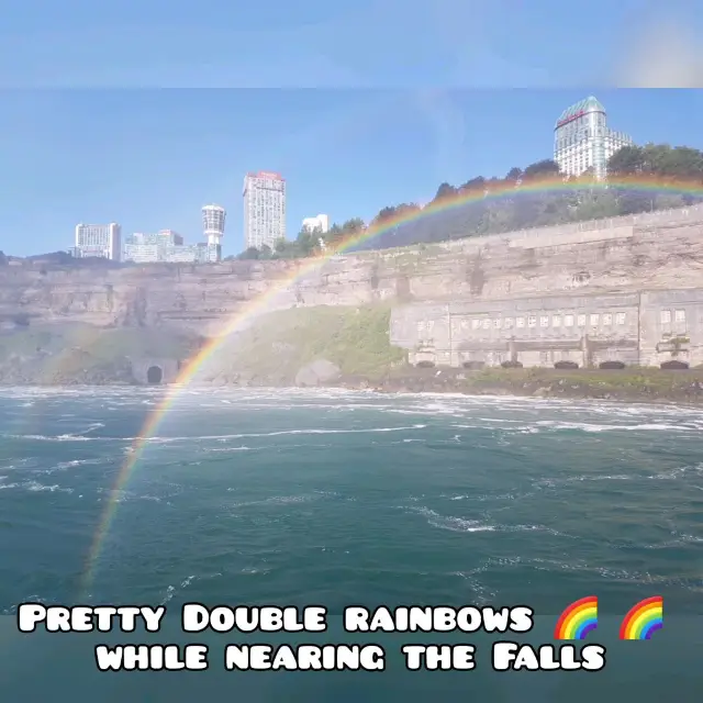 Approach the Niagara Falls on a cruise