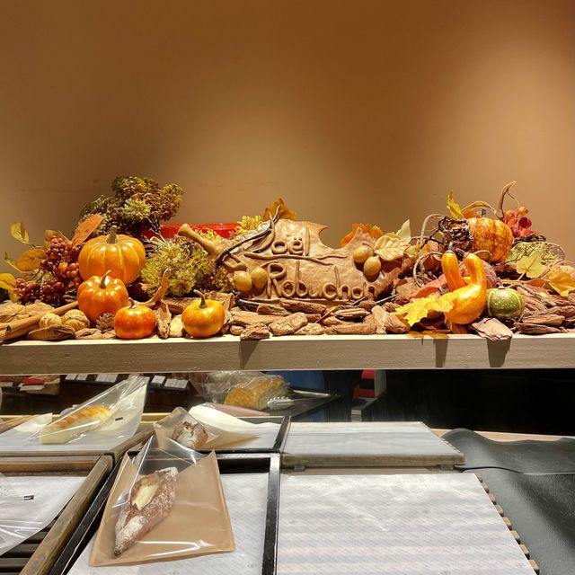 ハロウィンシーズンのロブションで秋の味覚を