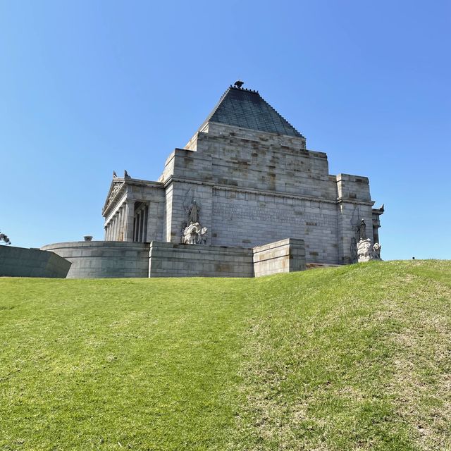 shrine of remembrance and its view 