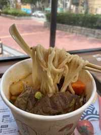 足料台灣便當和牛肉麵 
