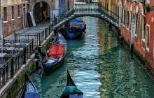 Amazing Gondola Ride at Venice!