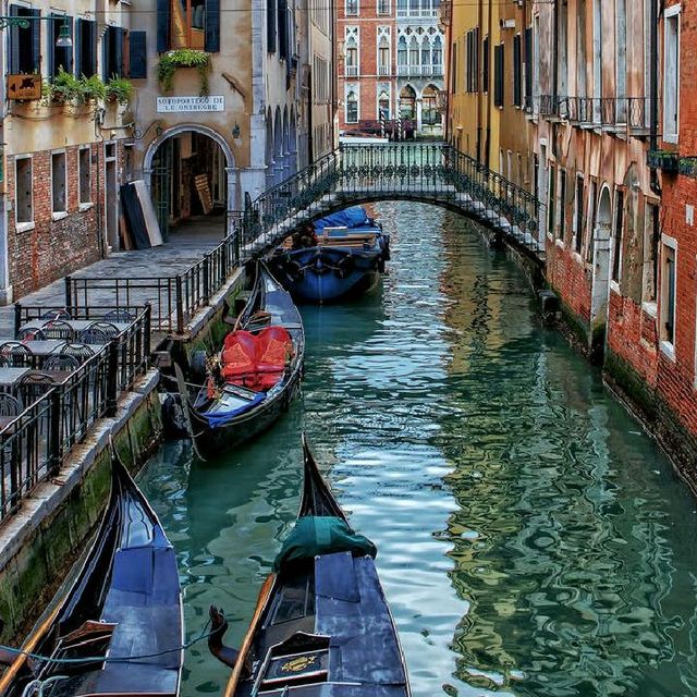 Amazing Gondola Ride at Venice!