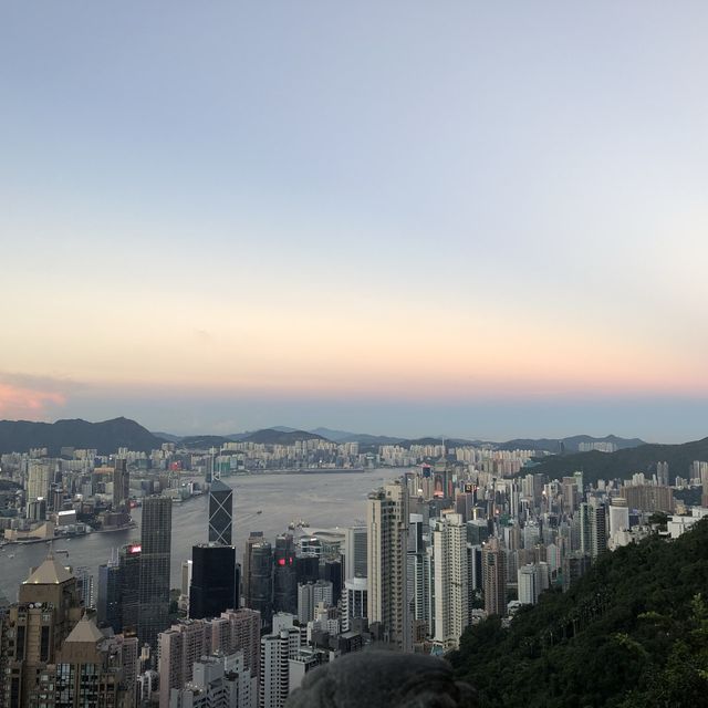 ✨🤍香港最美景色- 太平山頂『獅子亭』 ⛰️🪄