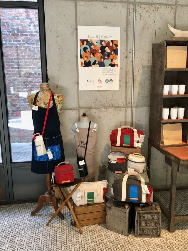 강릉을 커피도시로 만든 "테라로사"본점