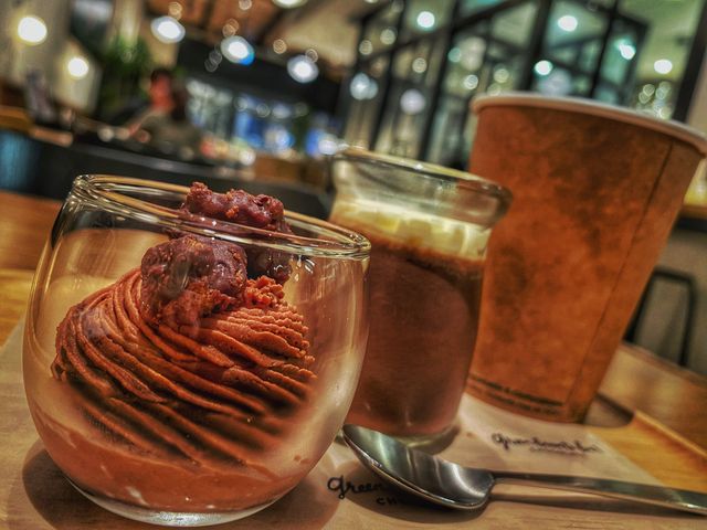 福岡・今泉。チョコレート専門店のデザートを楽しむ