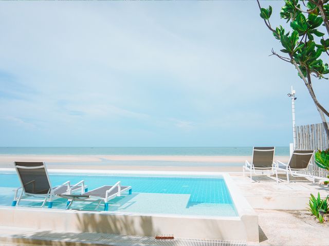 ที่พักติดชายหาดริมทะเล เขาตะเกียบ