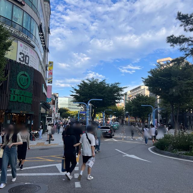 韓国/ソウル【弘大】若者の街弘大(ホンデ)の街並み