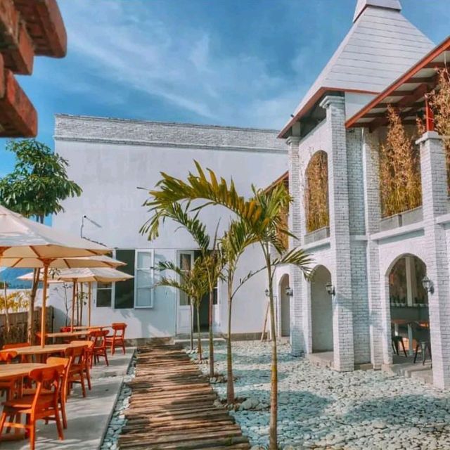 Independent Cafe & Village Club