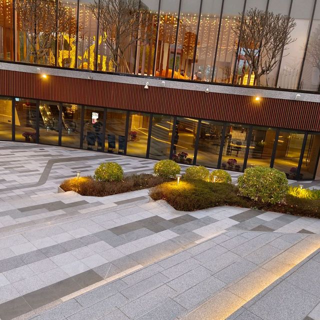 M SQUARE 餐廳 ，竟然有撞球桌可以玩！ 地方好大！