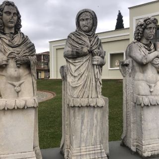 니코미디어 유적의 발굴품이 집약된 박물관