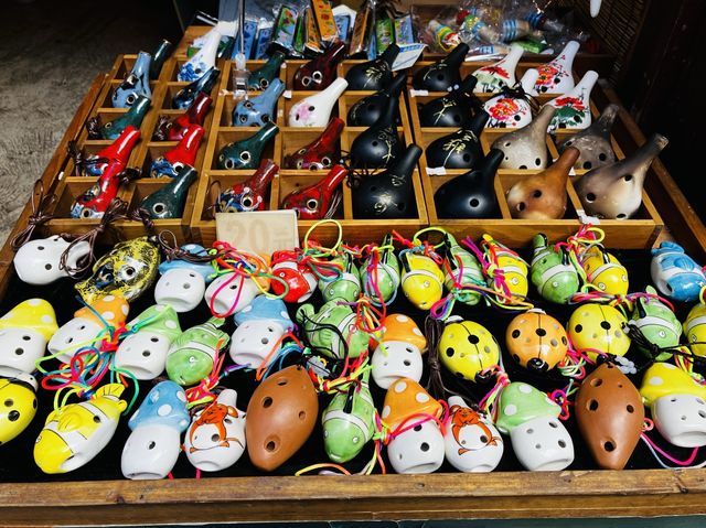 Shopping for souvenirs @ Qingyan Ancient Town