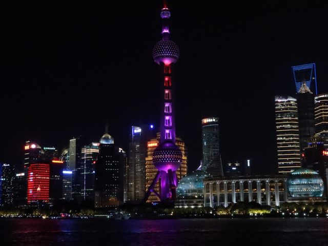 Nighttime at Shanghai’s Infamous Skyline🌇