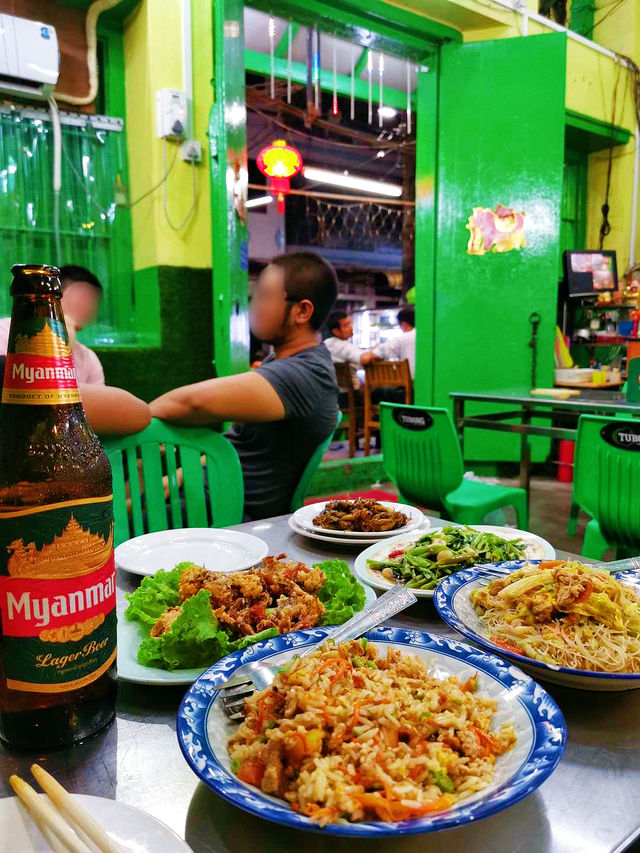 Southeast Asia Travel | In Myanmar 🇲🇲, when watching a movie, everyone must stand up and sing the national anthem.