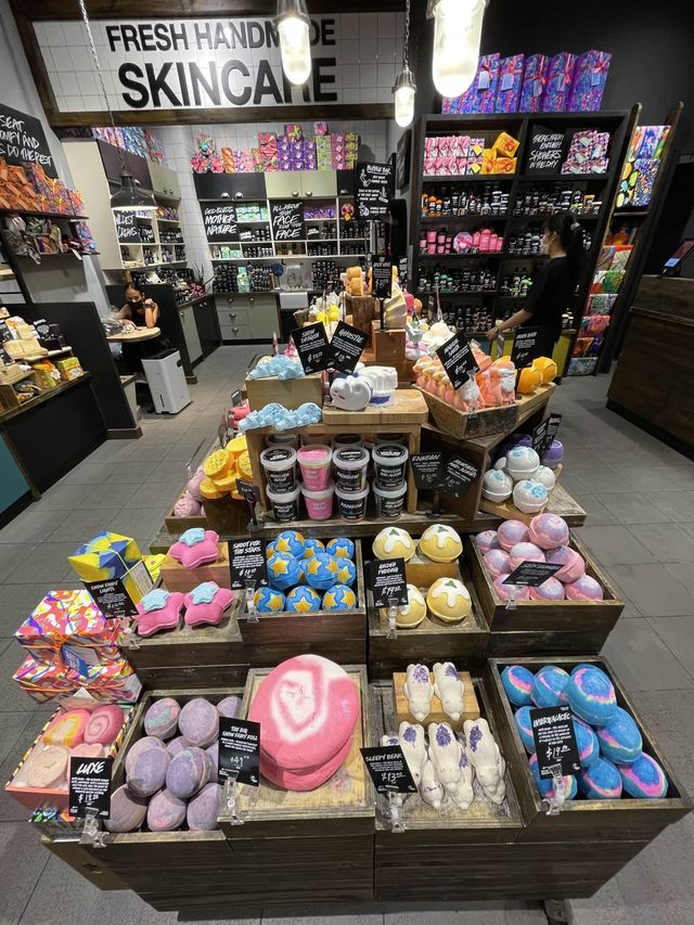 Pretty lush bath bombs