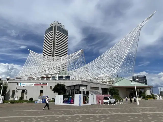 神戸の景色の中でも印象的な施設です。『神戸海洋博物館』
