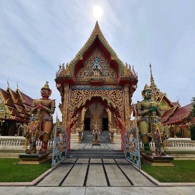 กราบสักการะหลวงพ่อพูล วัดไผ่ล้อม 