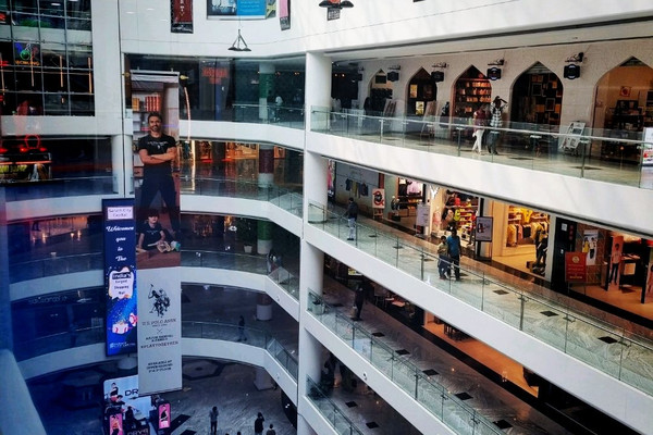 Louis Philippe (Sarath City Capital Mall) in Kothaguda,Hyderabad