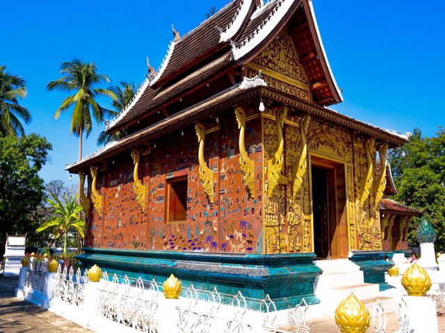 ถ่ายรูปคู่หน้าต่างวัดเเบบเก๋ๆ สวยๆ ตามรอยหนัง