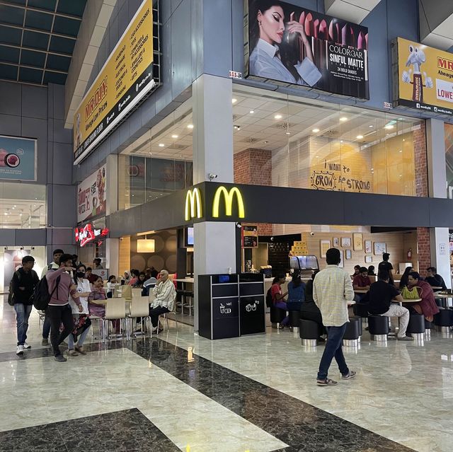푸네 번화가에 위치한 쇼핑몰 “SGS MALL”