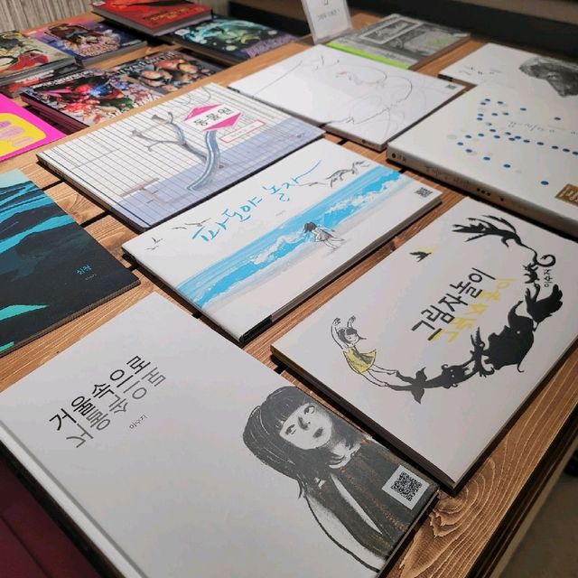 경리단길 서점 그래픽