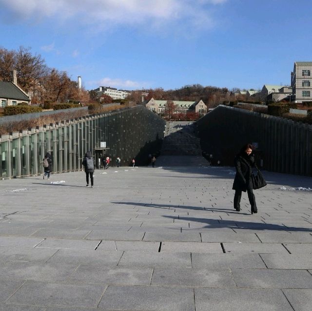 EWHA WOMANS UNIVERSITY​ มหาวิทยาลัยวิวสวย​ตึกเก๋